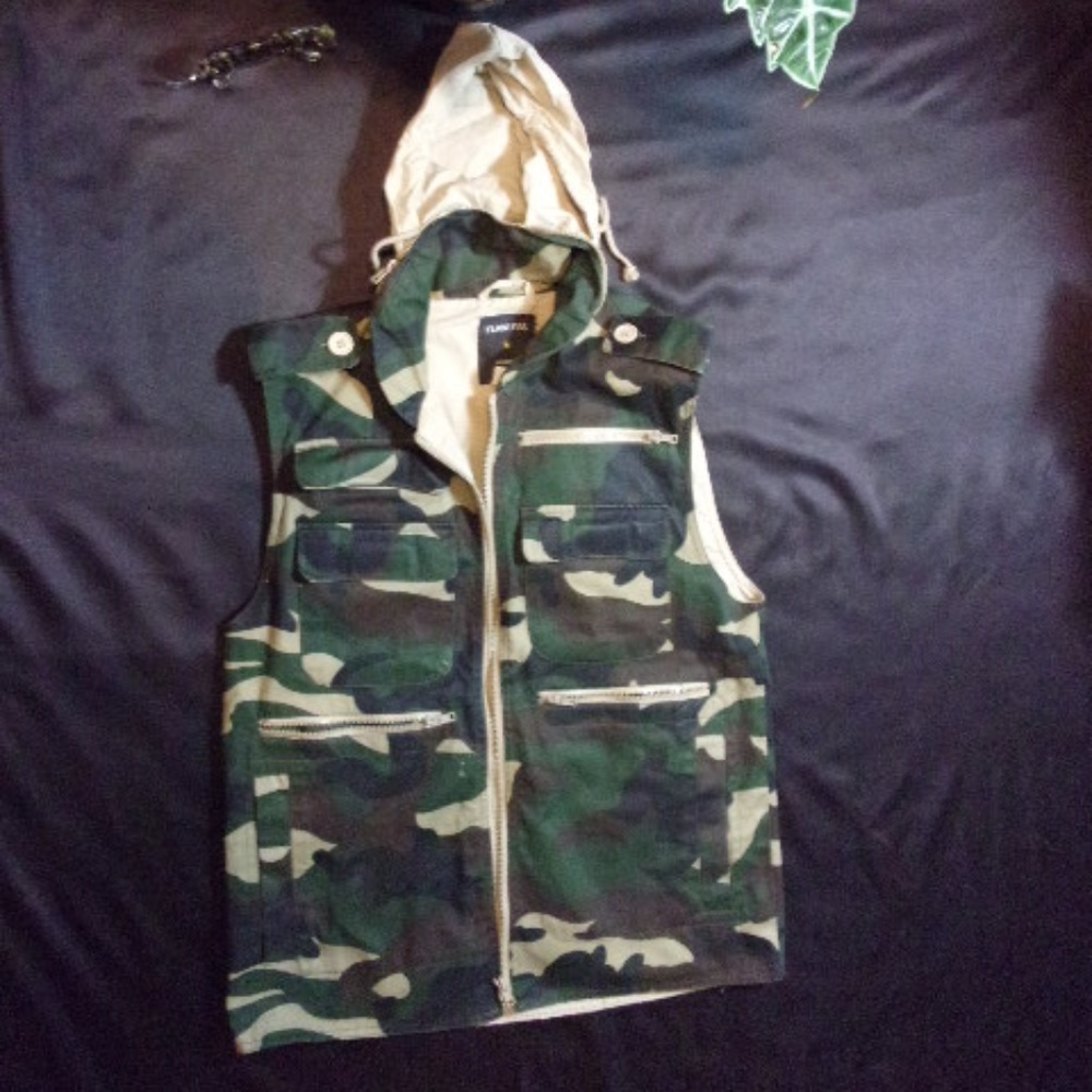 Flawless Hooded Pull String Camouflage Vest